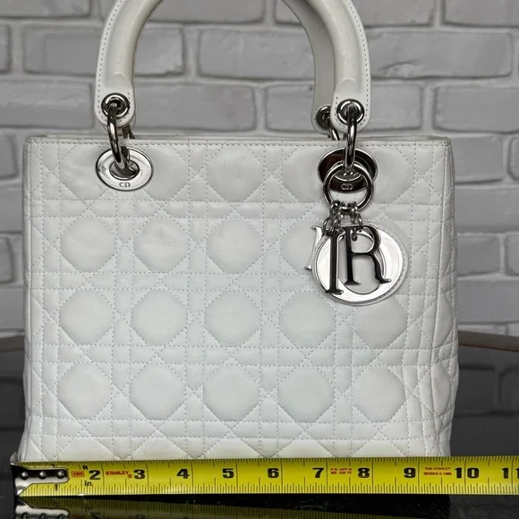 Christian Dior Cannage Lady Dior - Picture 4 of 17